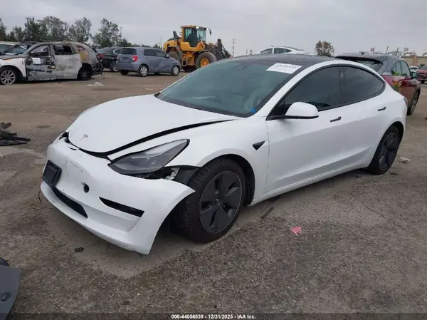 5YJ3E1EA3PF647641 2023 TESLA MODEL 3 - Image 2
