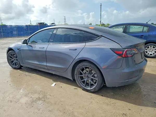 5YJ3E1EA3PF651110 2023 TESLA MODEL 3 - Image 2