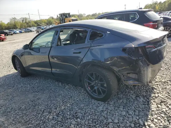 5YJ3E1EA3PF651477 2023 TESLA MODEL 3 - Image 2