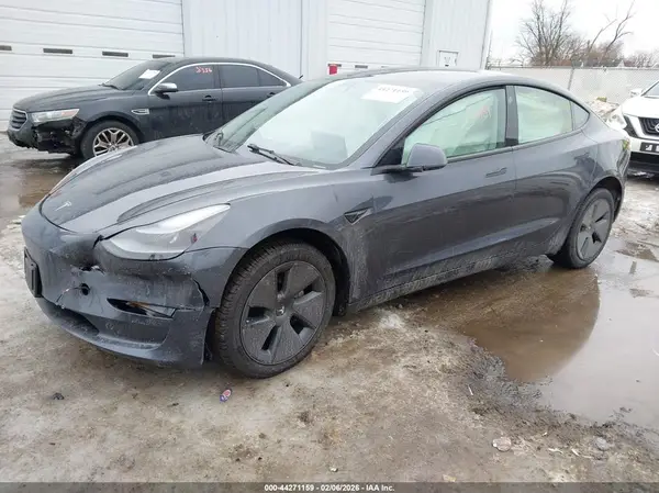 5YJ3E1EA3PF652807 2023 TESLA MODEL 3 - Image 2
