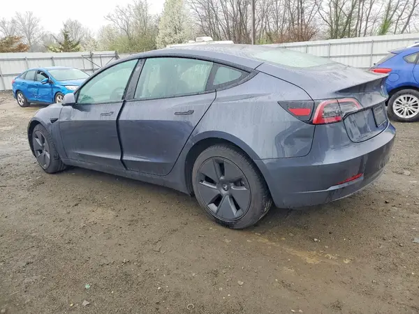 5YJ3E1EA3PF674015 2023 TESLA MODEL 3 - Image 2