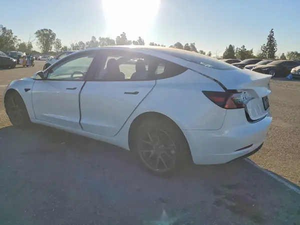 5YJ3E1EA3PF683667 2023 TESLA MODEL 3 - Image 2
