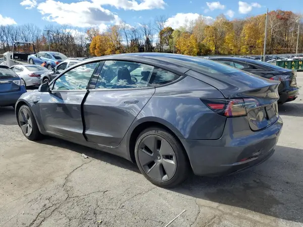 5YJ3E1EA3PF692479 2023 TESLA MODEL 3 - Image 2