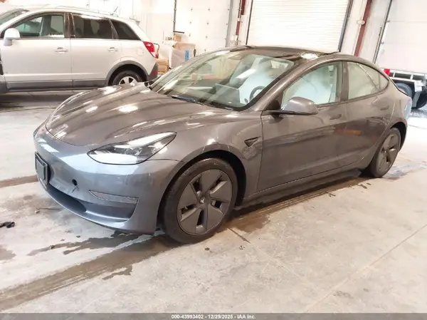 5YJ3E1EA3PF693227 2023 TESLA MODEL 3 - Image 2