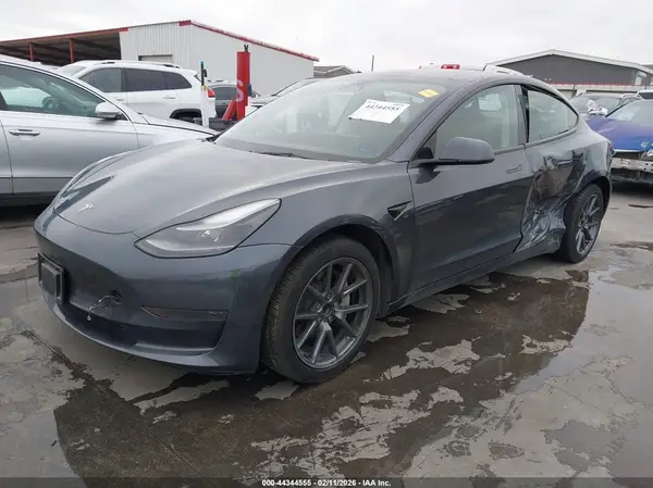 5YJ3E1EA3PF695155 2023 TESLA MODEL 3 - Image 2