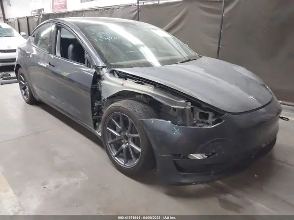 5YJ3E1EA3PF699142 2023 TESLA MODEL 3 - Image 1