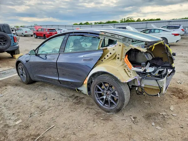 5YJ3E1EA3PF711175 2023 TESLA MODEL 3 - Image 2