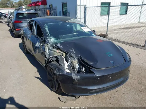 5YJ3E1EA3RF722230 2024 TESLA MODEL 3 - Image 1