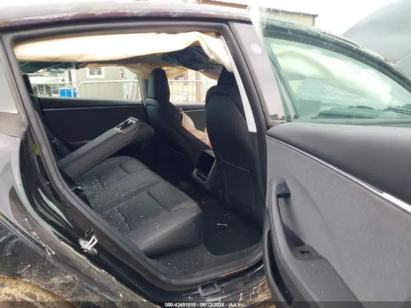 5YJ3E1EA3RF729159 2024 TESLA MODEL 3 - Image 8