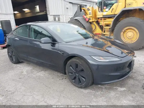 5YJ3E1EA3RF737469 2024 TESLA MODEL 3 - Image 1