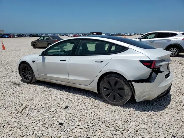 5YJ3E1EA3RF762677 2024 TESLA MODEL 3 - Image 2