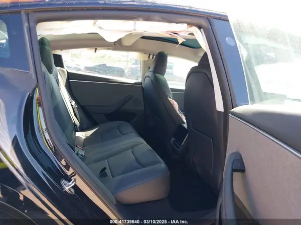 5YJ3E1EA3RF772237 2024 TESLA MODEL 3 - Image 8