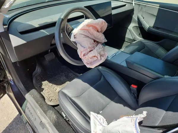 5YJ3E1EA3RF784713 2024 TESLA MODEL 3 - Image 8
