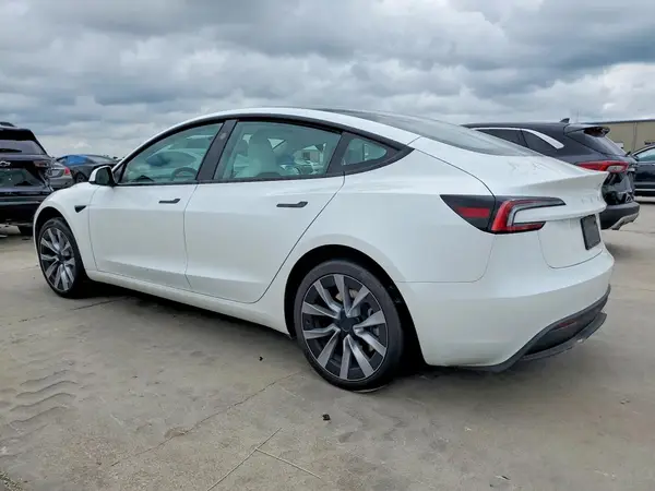 5YJ3E1EA3RF832520 2024 TESLA MODEL 3 - Image 2