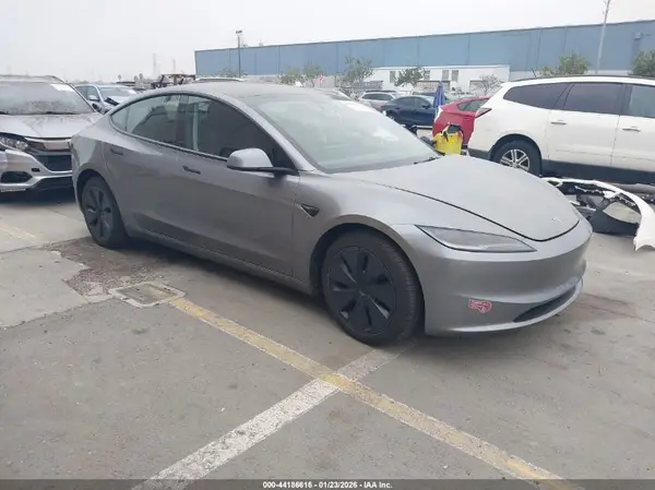 5YJ3E1EA3RF858681 2024 TESLA MODEL 3 - Image 1