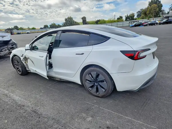 5YJ3E1EA3RF860673 2024 TESLA MODEL 3 - Image 2