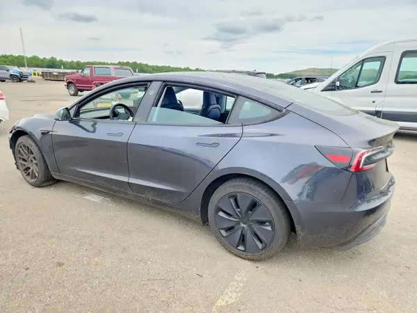 5YJ3E1EA3RF872595 2024 TESLA MODEL 3 - Image 2