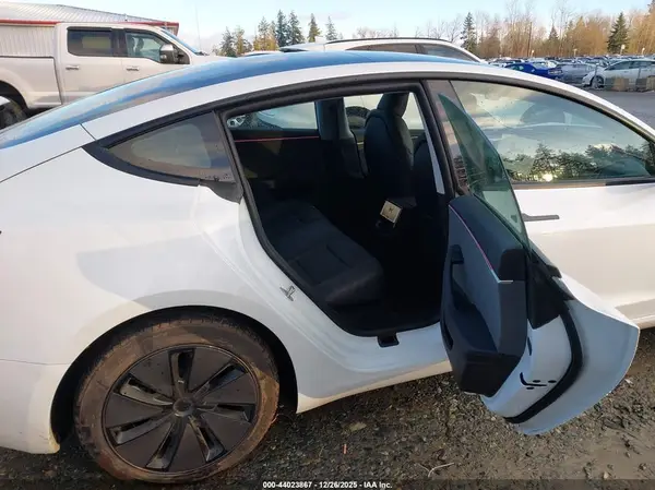 5YJ3E1EA3RF872905 2024 TESLA MODEL 3 - Image 8