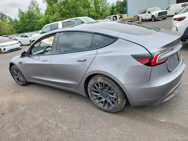 5YJ3E1EA3SF001556 2025 TESLA MODEL 3 - Image 2