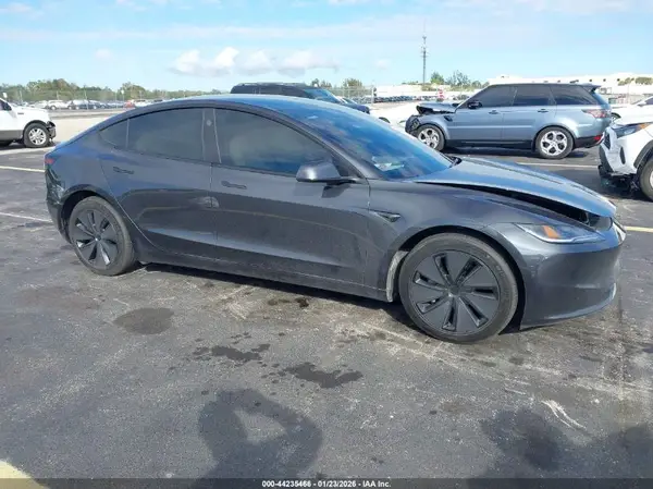 5YJ3E1EA3SF001587 2025 TESLA MODEL 3 - Image 1