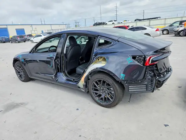 5YJ3E1EA3SF001766 2025 TESLA MODEL 3 - Image 2