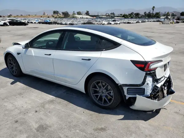 5YJ3E1EA3SF008393 2025 TESLA MODEL 3 - Image 2