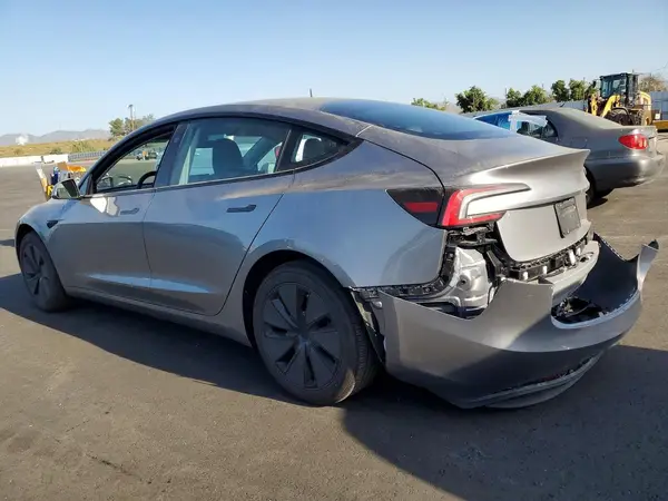 5YJ3E1EA3SF014100 2025 TESLA MODEL 3 - Image 2