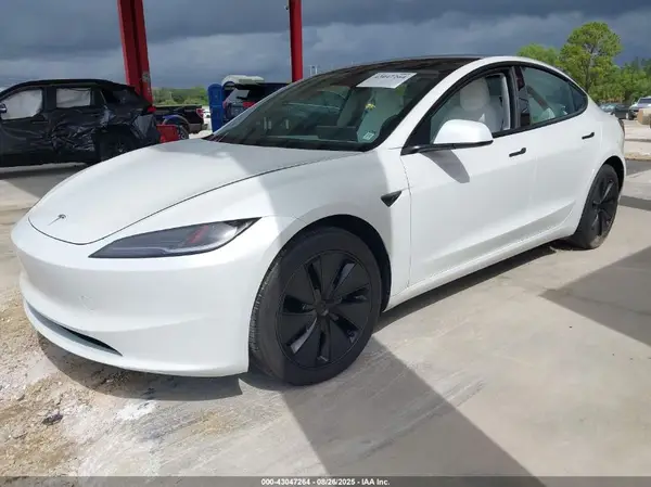 5YJ3E1EA3SF018972 2025 TESLA MODEL 3 - Image 2