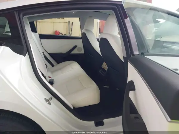 5YJ3E1EA3SF018972 2025 TESLA MODEL 3 - Image 8