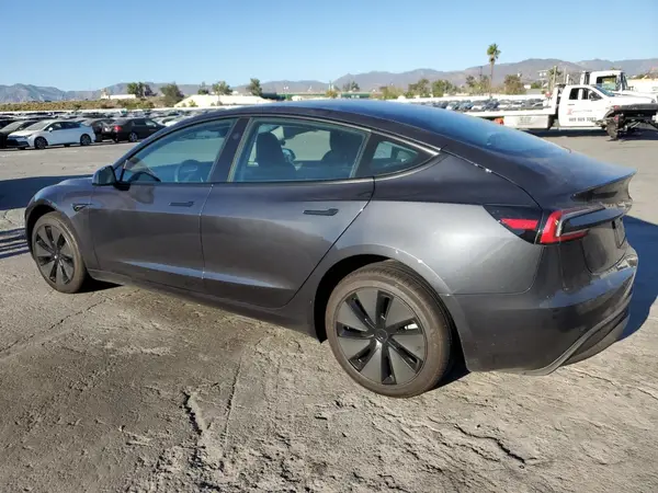 5YJ3E1EA3SF019555 2025 TESLA MODEL 3 - Image 2