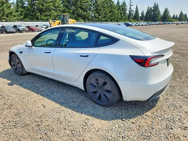 5YJ3E1EA3SF019930 2025 TESLA MODEL 3 - Image 2