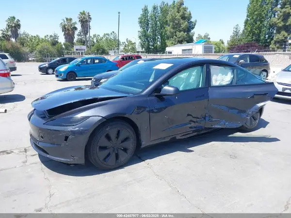 5YJ3E1EA3SF020964 2025 TESLA MODEL 3 - Image 2