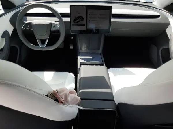 5YJ3E1EA3SF024285 2025 TESLA MODEL 3 - Image 8