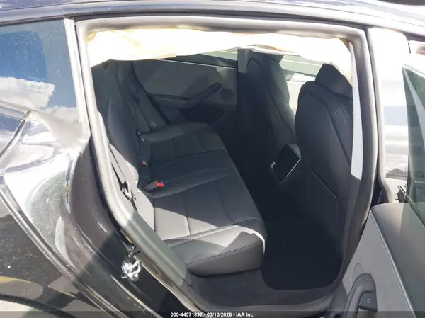 5YJ3E1EA3SF025355 2025 TESLA MODEL 3 - Image 8