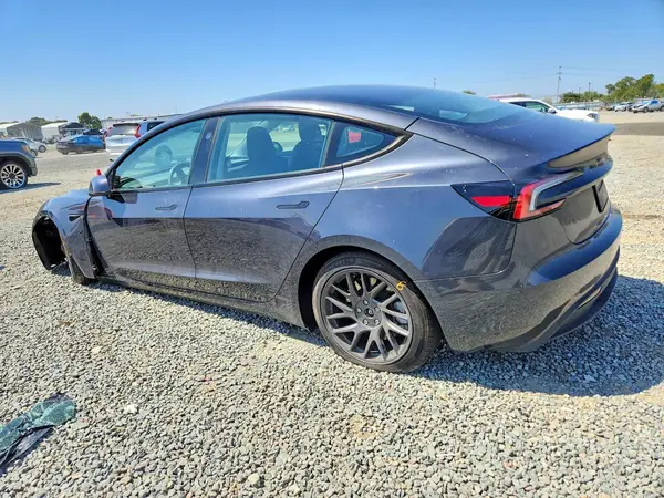 5YJ3E1EA3SF027428 2025 TESLA MODEL 3 - Image 2