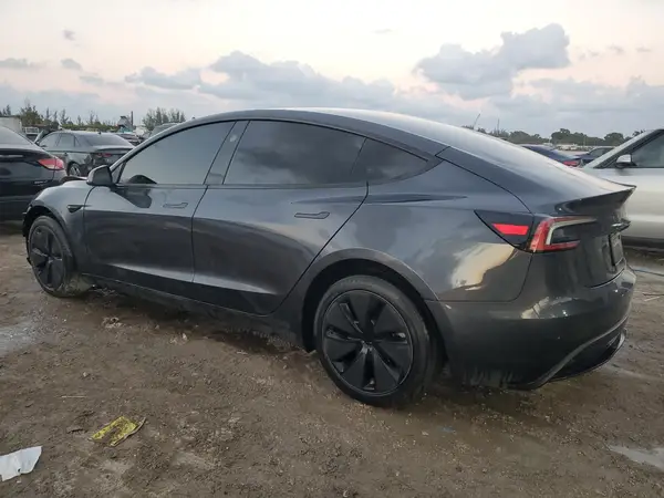 5YJ3E1EA3SF029695 2025 TESLA MODEL 3 - Image 2