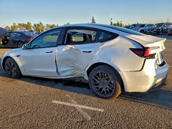 5YJ3E1EA3SF058369 2025 TESLA MODEL 3 - Image 2