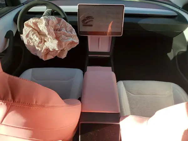 5YJ3E1EA3SF060106 2025 TESLA MODEL 3 - Image 8