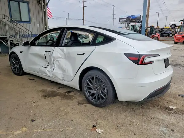 5YJ3E1EA3SF066343 2025 TESLA MODEL 3 - Image 2