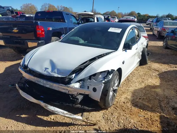 5YJ3E1EA3SF067850 2025 TESLA MODEL 3 - Image 2