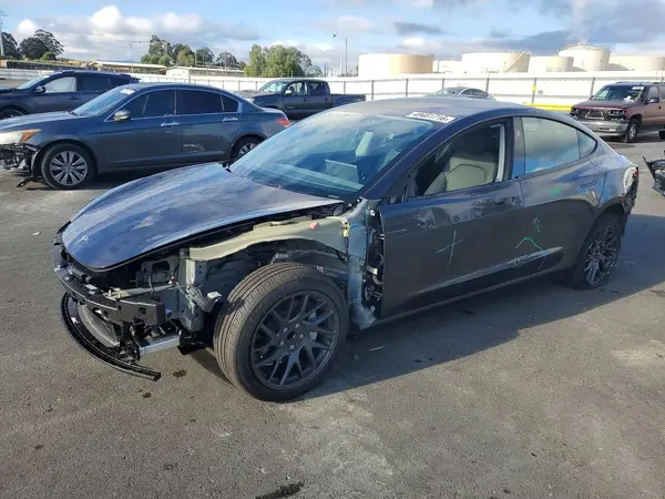 5YJ3E1EA3SF074393 2025 TESLA MODEL 3 - Image 1