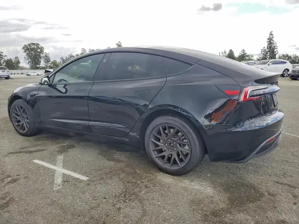5YJ3E1EA3SF882582 2025 TESLA MODEL 3 - Image 2