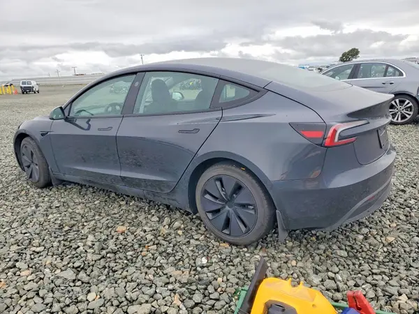 5YJ3E1EA3SF889631 2025 TESLA MODEL 3 - Image 2
