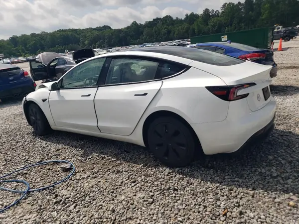 5YJ3E1EA3SF889774 2025 TESLA MODEL 3 - Image 2