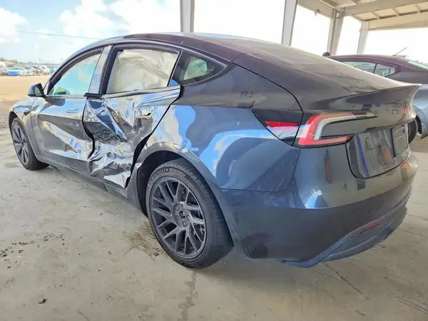 5YJ3E1EA3SF901924 2025 TESLA MODEL 3 - Image 2