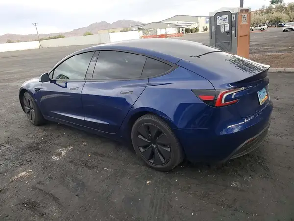 5YJ3E1EA3SF902135 2025 TESLA MODEL 3 - Image 2