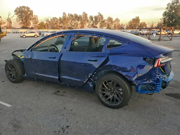 5YJ3E1EA3SF907447 2025 TESLA MODEL 3 - Image 2