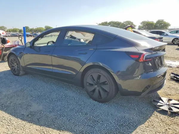5YJ3E1EA3SF913944 2025 TESLA MODEL 3 - Image 2