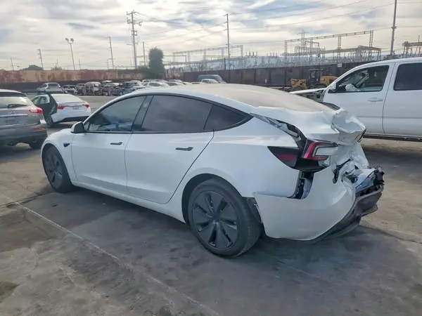 5YJ3E1EA3SF916133 2025 TESLA MODEL 3 - Image 2