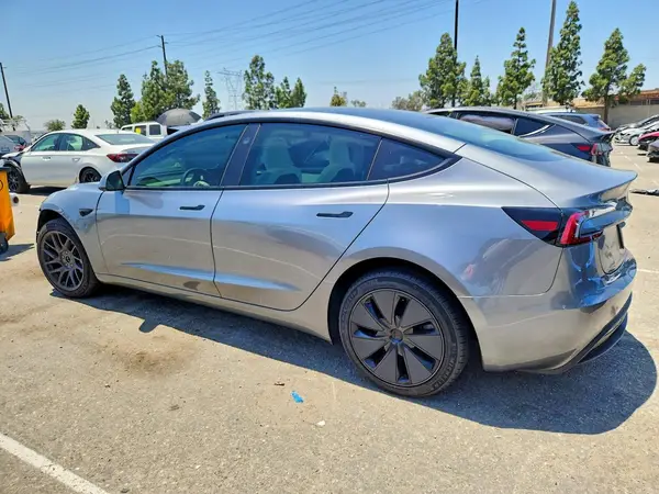 5YJ3E1EA3SF916374 2025 TESLA MODEL 3 - Image 2